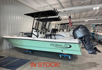 2027 Robalo 206 Cayman Island Green  Boat